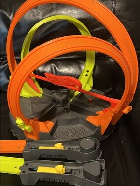 Hot Wheels Motorized Toy Track Set
